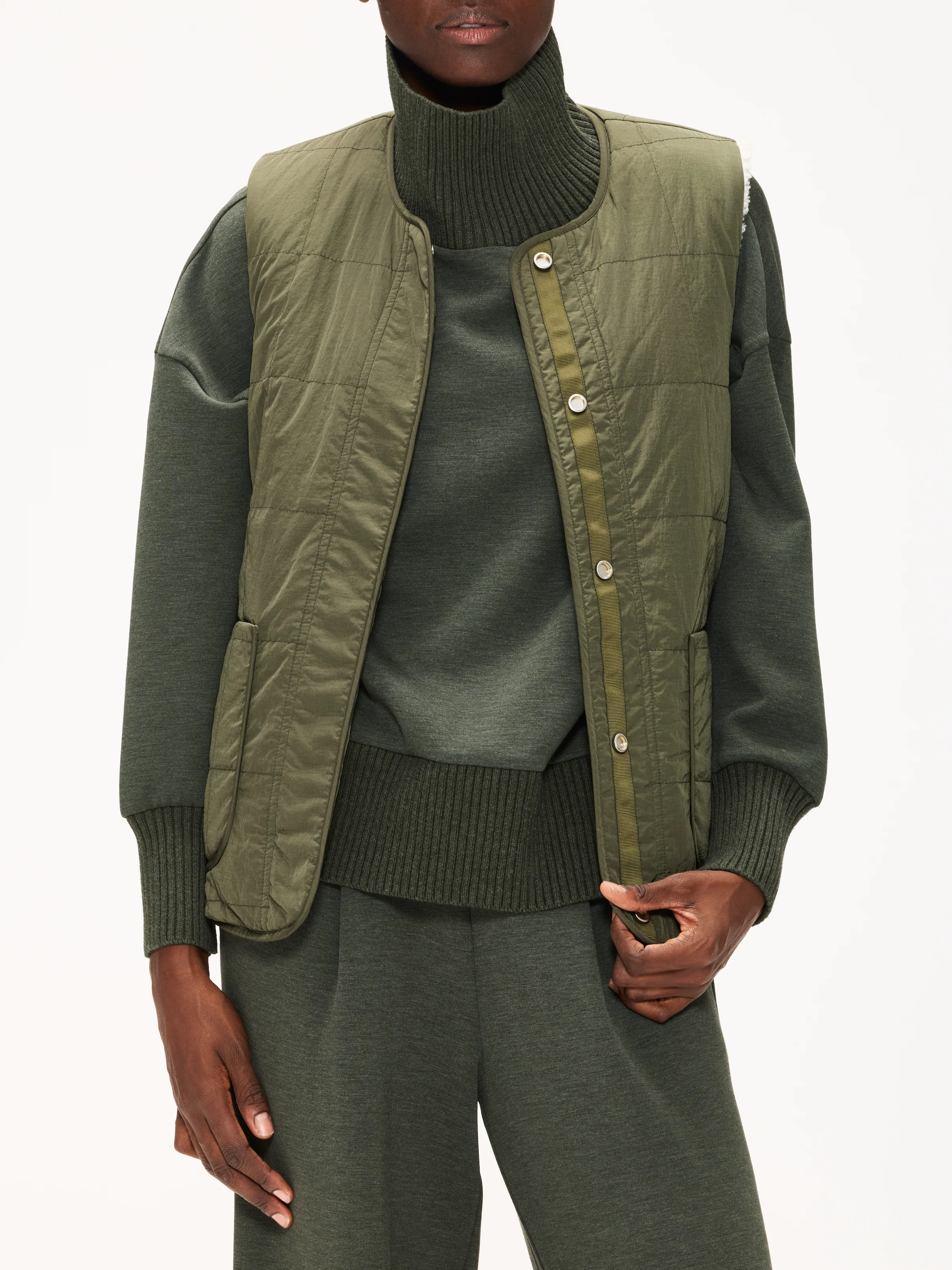 Varley Audrea Reversible Gilet - Image 2