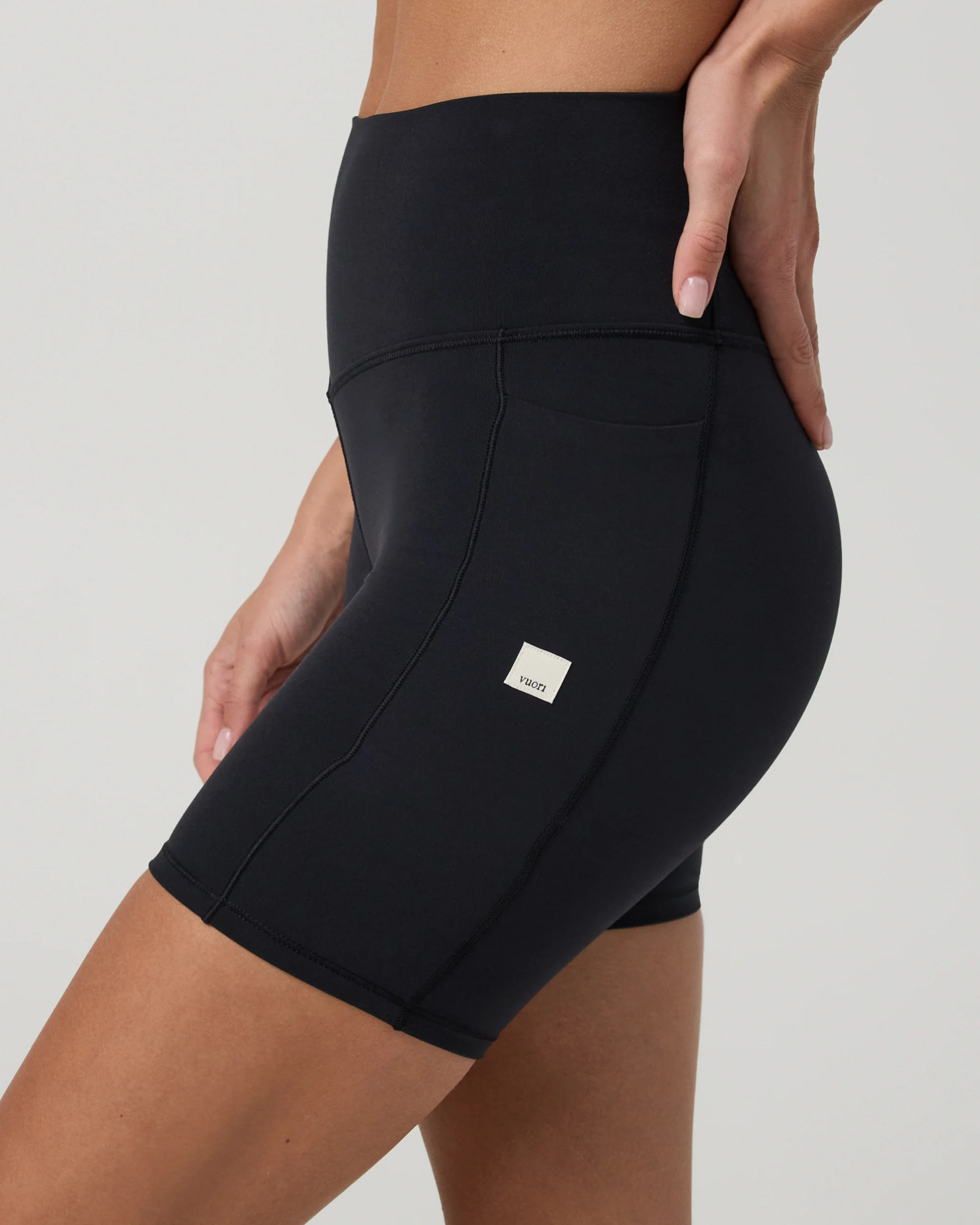 Vuori Alltheform Pocket Short 6" - Image 4